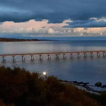 Hyggeligt Fiskerhus Taet Pa Havet