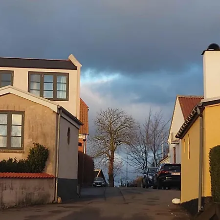 Hyggeligt Fiskerhus Taet Pa Havet * Ronne