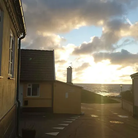 Hyggeligt Fiskerhus Taet Pa Havet Villa Ronne