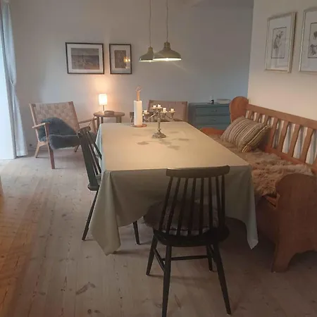 Hyggeligt Fiskerhus Taet Pa Havet *