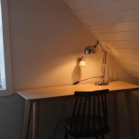 Hyggeligt Fiskerhus Taet Pa Havet Ronne